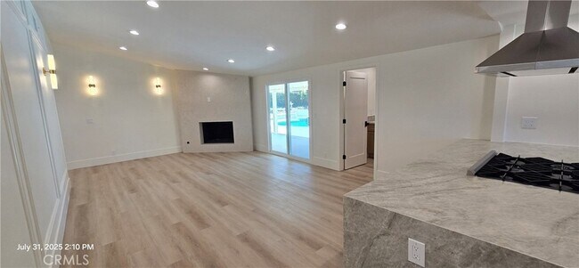 Building Photo - 3024 Sonrisa Dr