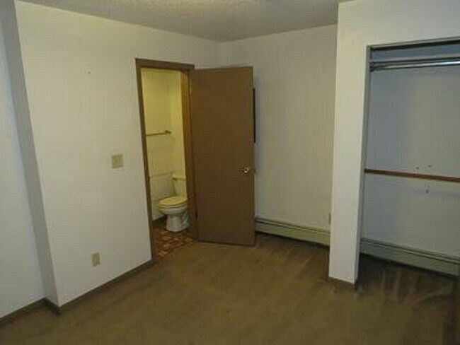 Building Photo - 517 Fairchild St