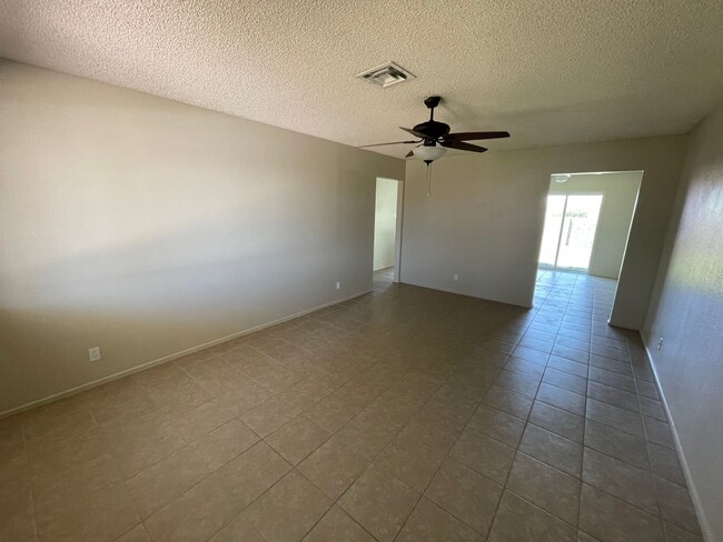 Building Photo - 4 bedroom Home in Yuma Valley for Rent!