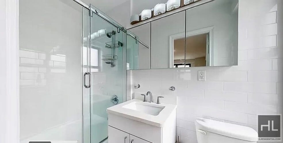 Building Photo - E 89 St