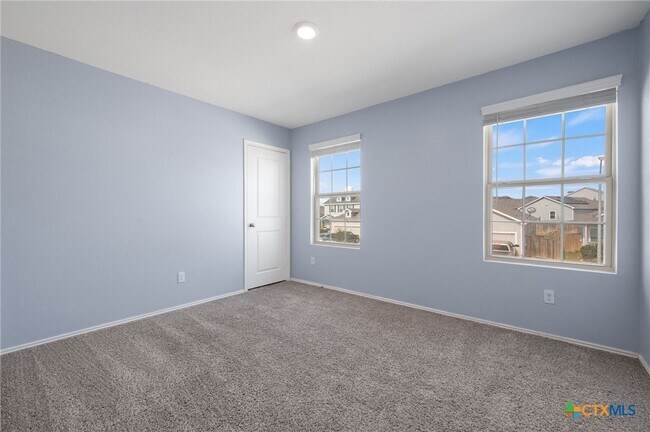 Building Photo - 817 Circle Wy