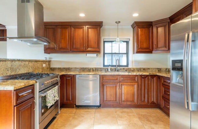 Building Photo - 363 Bancroft Way