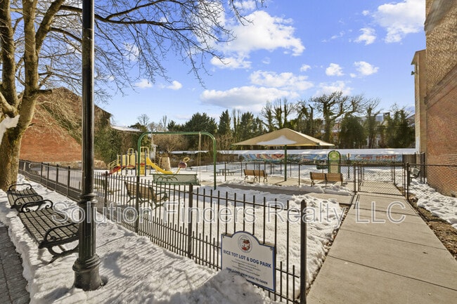 Building Photo - 42 N Main St