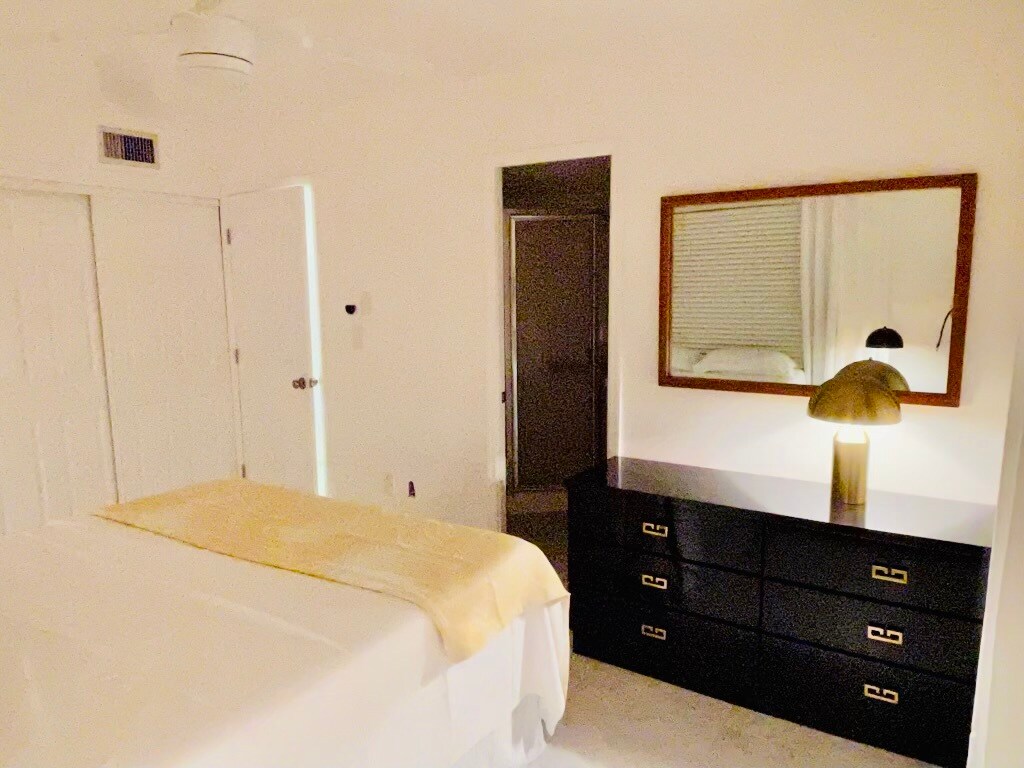 Master Bedroom - 4158 Tamiami Trl