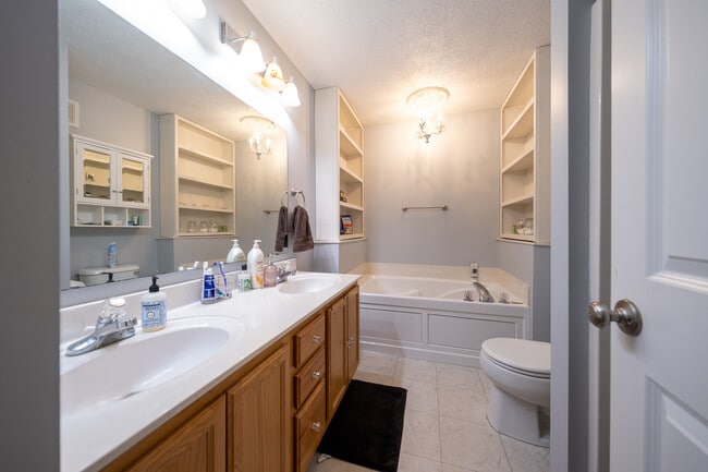 Building Photo - 17326 Lilac Ln SE