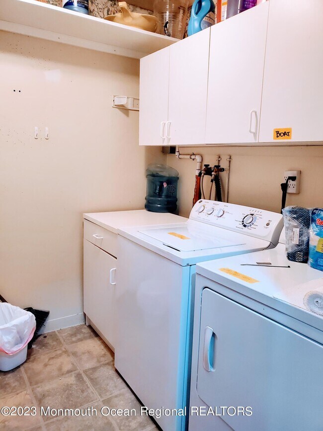 Building Photo - 60 E Pampano Dr