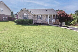 Building Photo - Pet Friendly Three Bedroom!