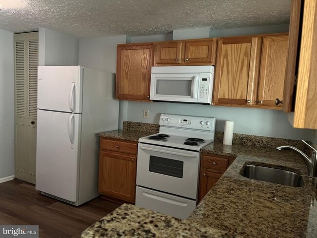 Building Photo - 19809 Larentia Dr