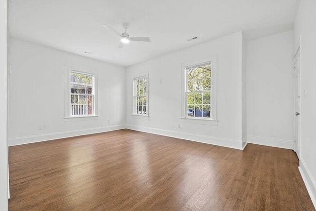 Building Photo - 2112 Crescent Ave