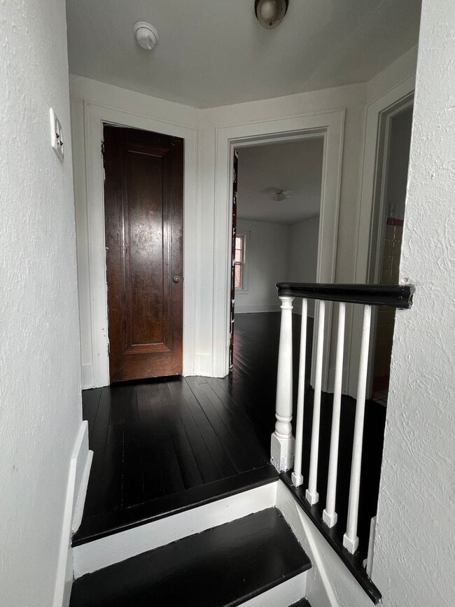 Building Photo - Three Bedroom House w Detached Garage