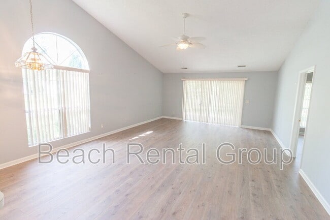 Building Photo - 6661 Wisteria Dr