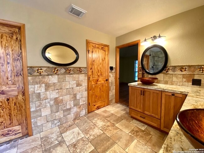 Building Photo - 8911 Shady Leaf