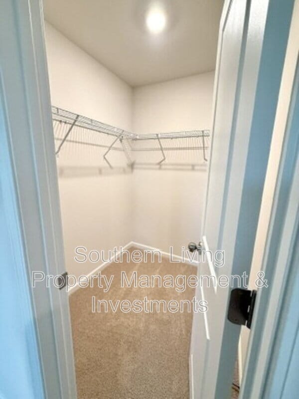 Building Photo - 1413 Secrest Cmns Dr