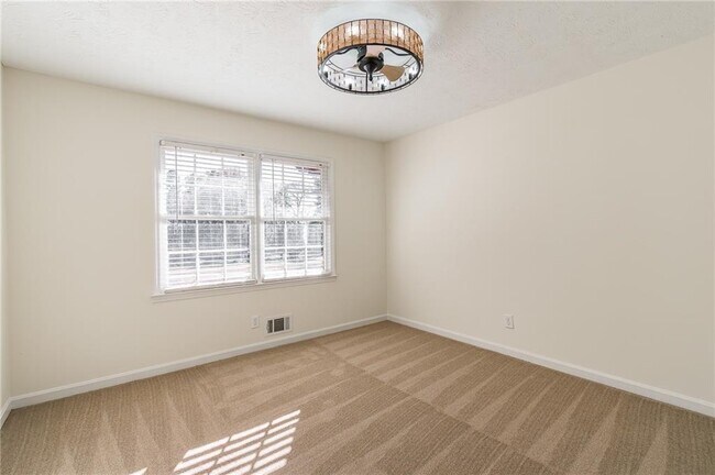 Building Photo - 905 Tanglewood Trail