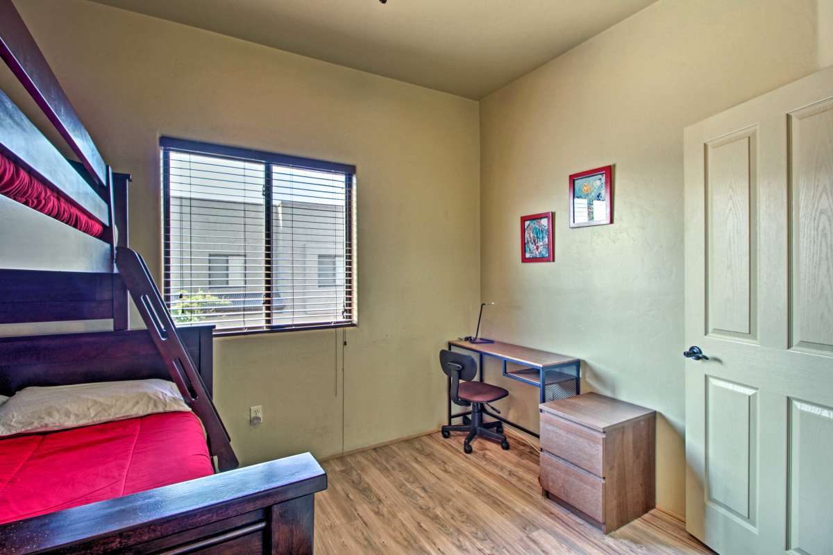 Building Photo - 4128 N Thurston Ln