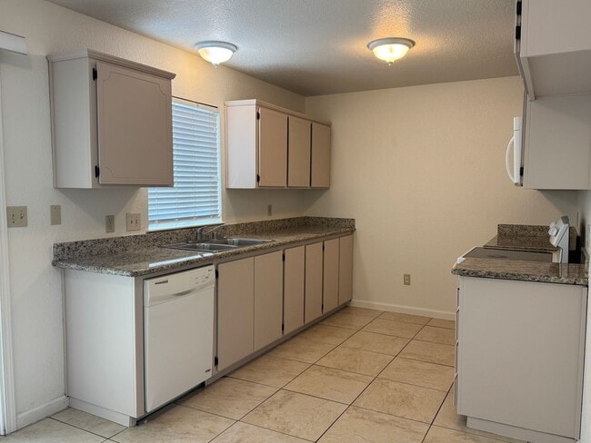 Building Photo - Four Bedroom, Two Bathroom, Water/Sewer/Trash and Yard Maintenance Included!