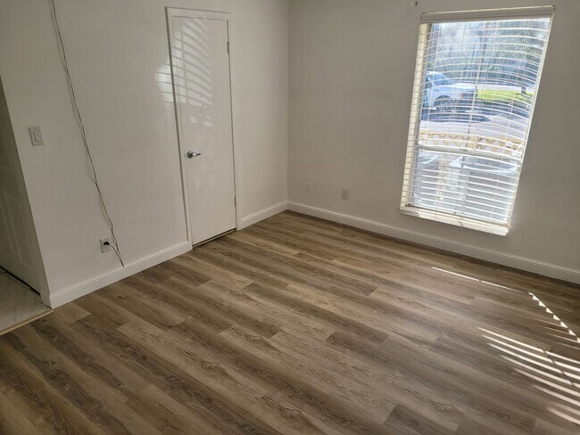 Building Photo - FOR RENT!!! BEAUTIFUL AND SPACIOUS 1 BED 1 BATH CONDO (MOVE IN SPECIAL)...