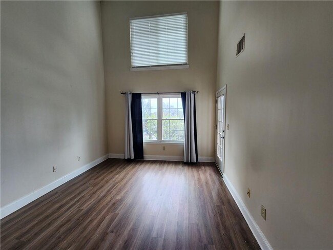 Building Photo - 1074 Peachtree St NE