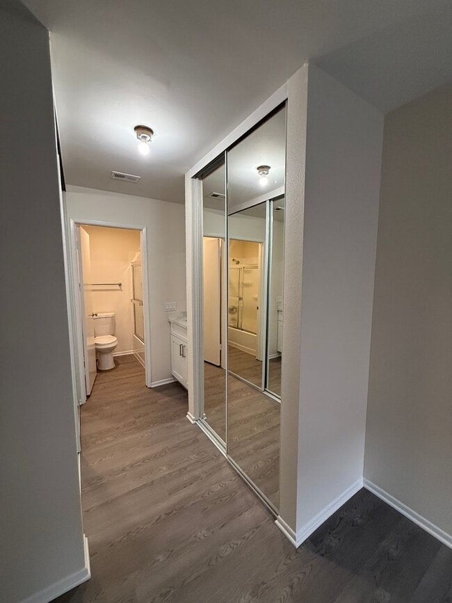 Building Photo - Terrific 2Br/2Ba Condo in Terra Vista II