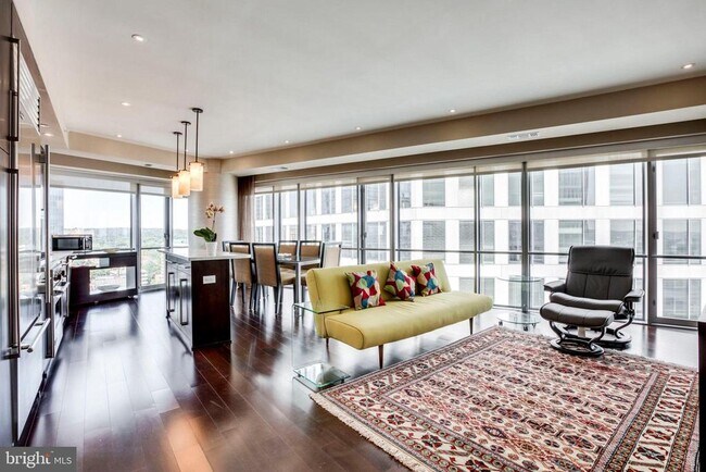 Building Photo - 1111 19th St N