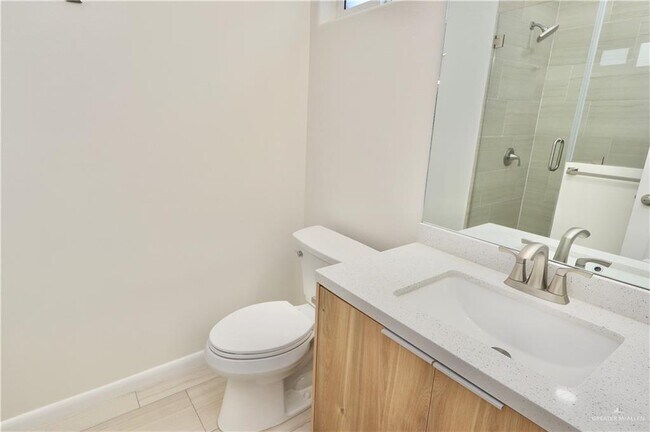 Building Photo - 18 Israel E Ave