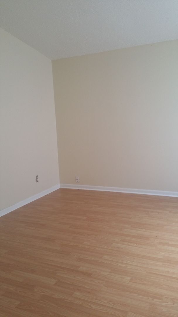 Building Photo - 3 bedroom Central air and heat home sherwood