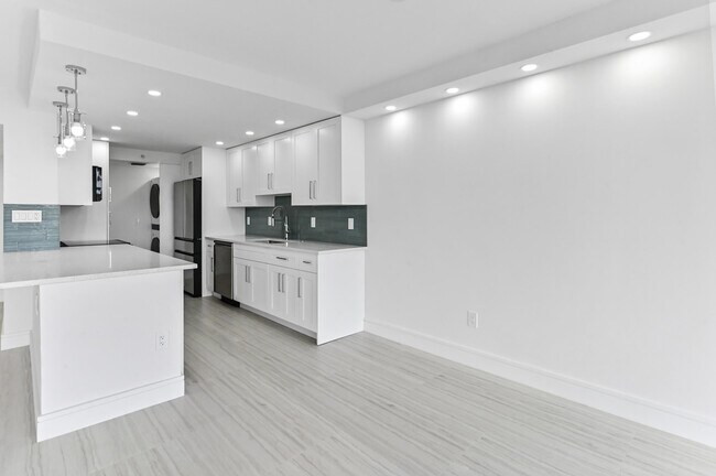 Building Photo - 899 Jeffery St