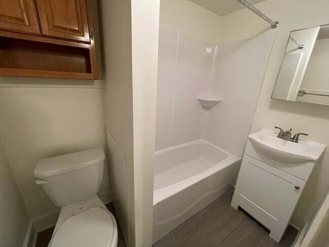 Bathroom - 420 Venture St
