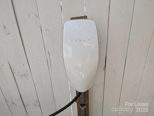 Building Photo - 24 Woodrow Ave