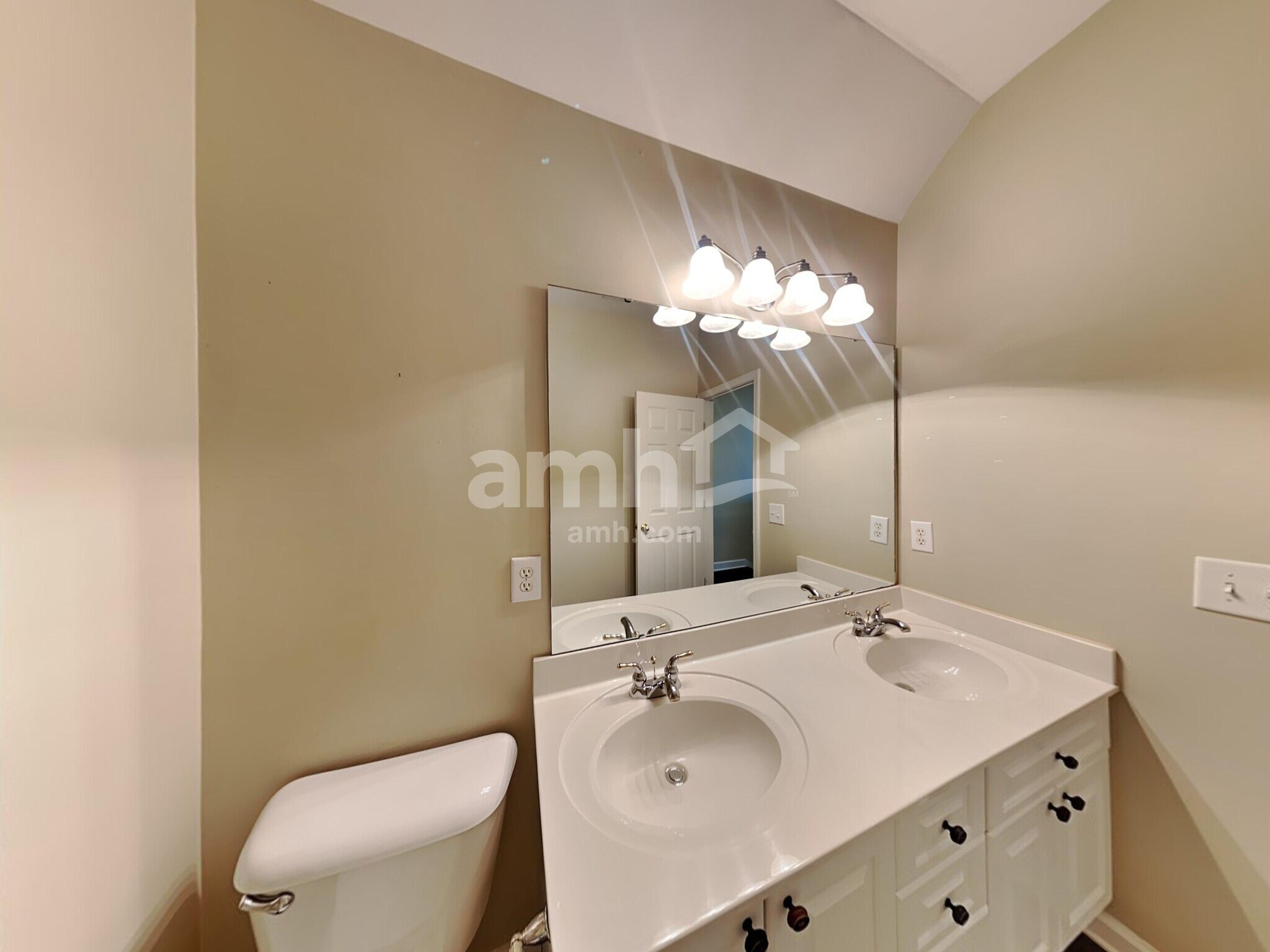 Building Photo - 1725 Woodland Pointe Dr