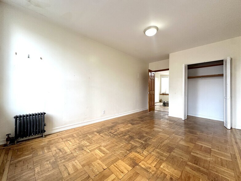 Building Photo - 10 Adrian Ave