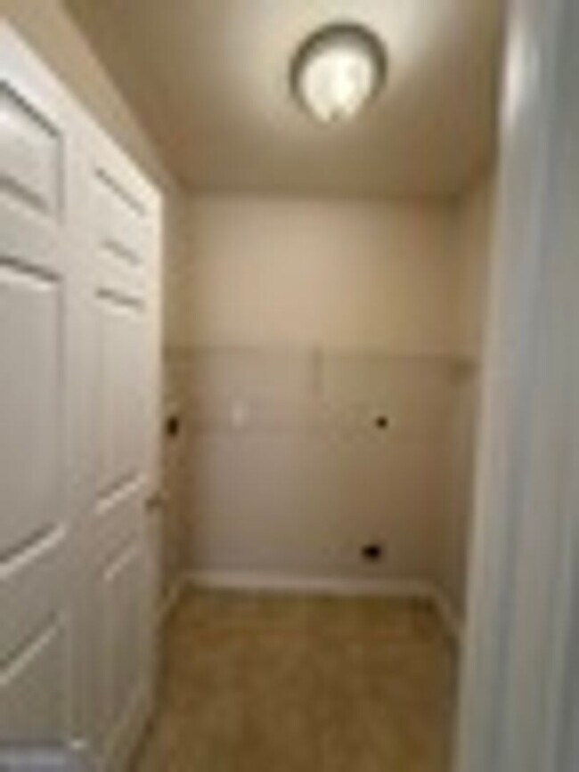 Building Photo - 408/410 Lawnwood Ct