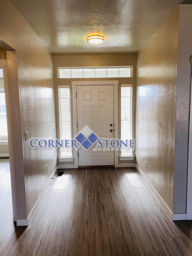 Building Photo - Like New Home in Brookdale Subdivision!