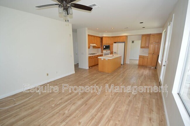 Building Photo - 658 Avenida Valencia