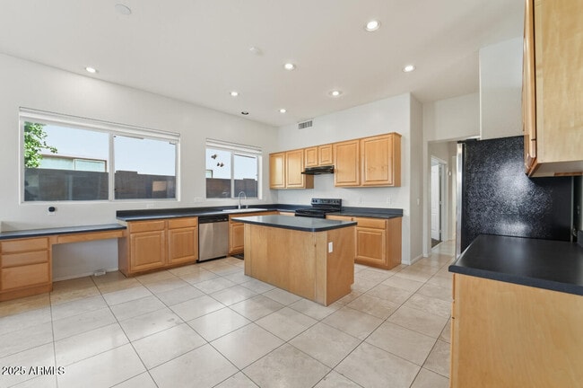 Building Photo - 7180 W Trails Dr