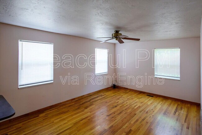 Building Photo - 450 E 100 S