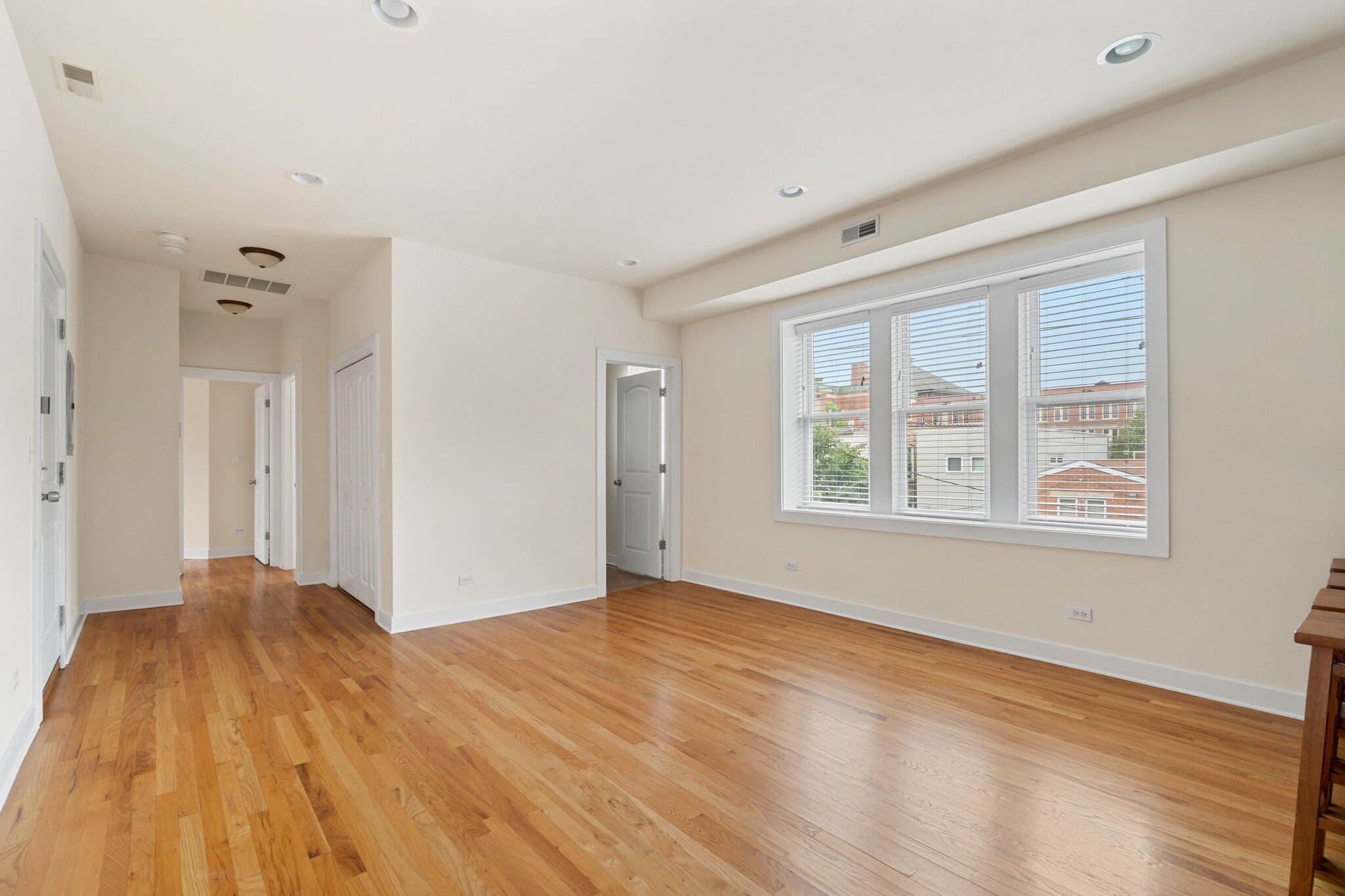 Building Photo - 1432 N Maplewood Ave