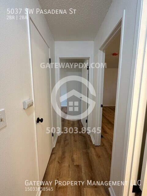 Building Photo - 5037 SW Pasadena St