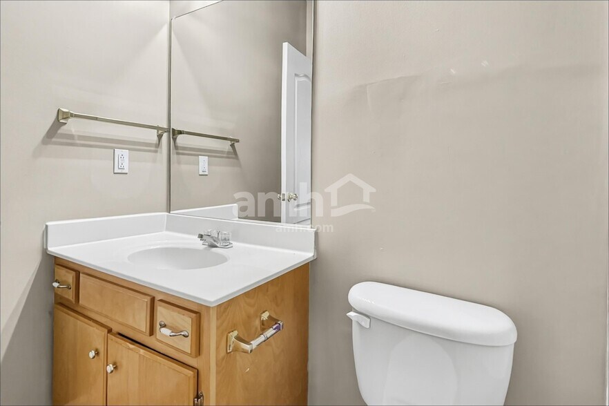 Building Photo - 2738 Pepperdine Dr