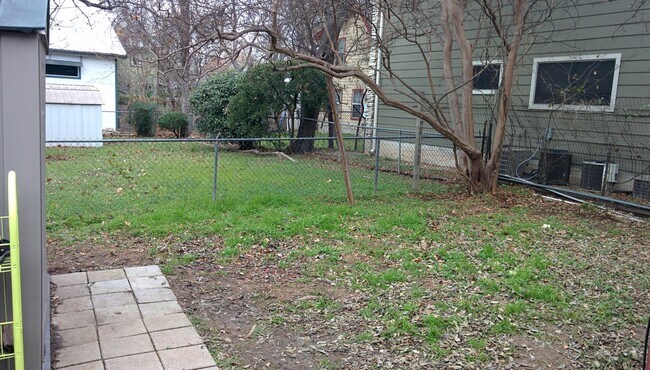 Building Photo - 1036 E 43rd St