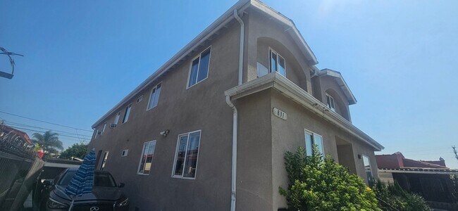 Building Photo - 831 E 80th St