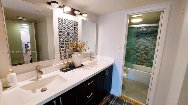 Building Photo - 3375 N Country Club Dr