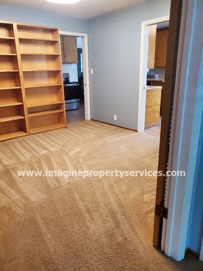 Building Photo - Charming Home For Rent