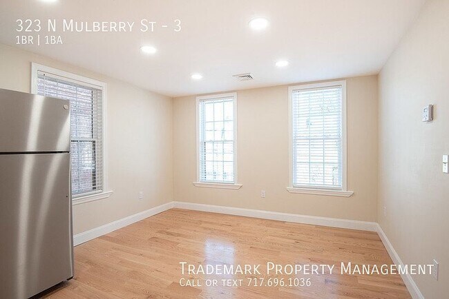 Building Photo - 323 N Mulberry St