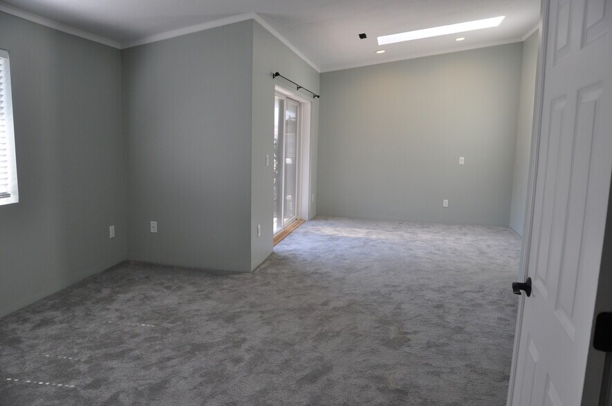 Master Bed - 181 Littleton Rd