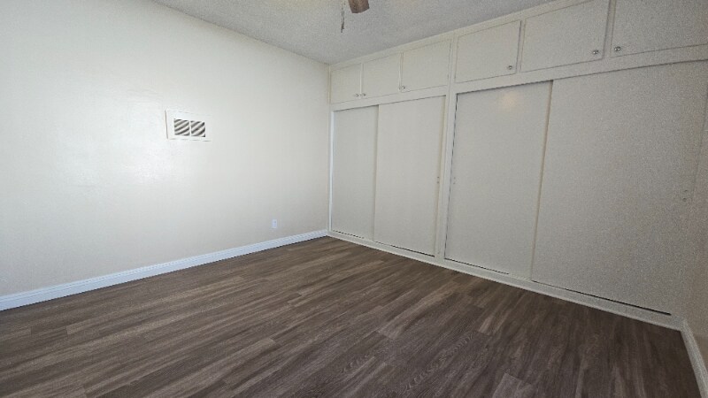 Building Photo - 260 N Oak Ave