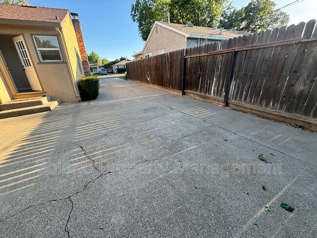 Building Photo - 29 Southwood Dr