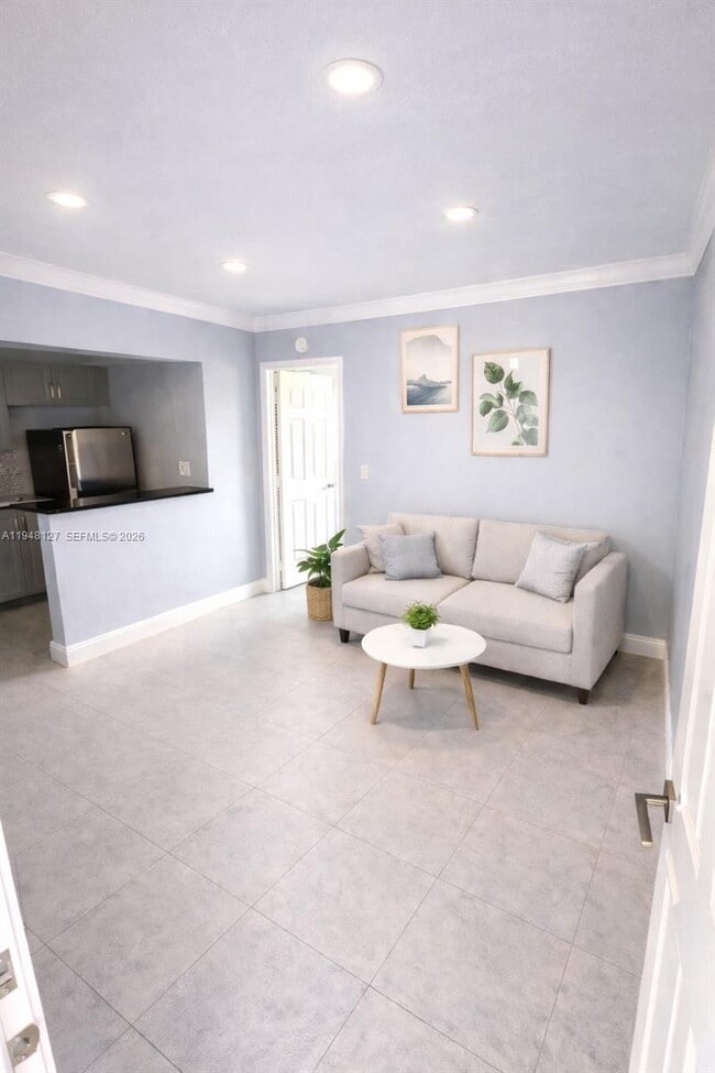 Building Photo - 1014 Salzedo St