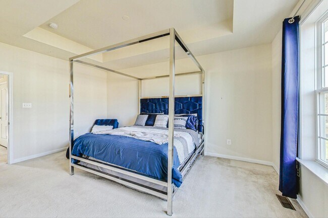 Building Photo - *Coming Soon* 3 bedroom, 2.5 bath Luxury Townhome in Market Square Subdivision!