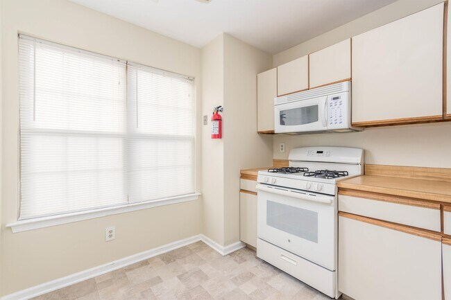 Building Photo - 514 Cascade Ct